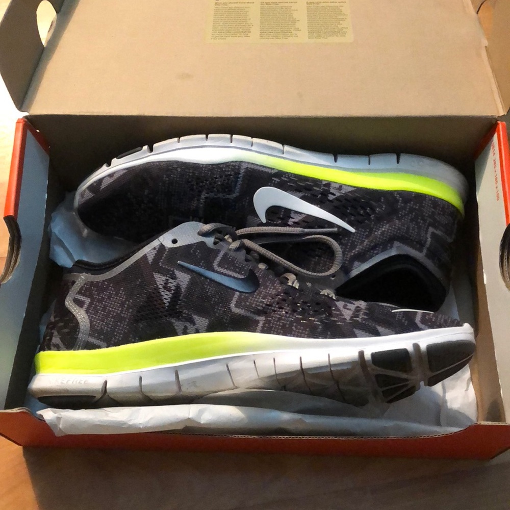 🌟SALE🌟 Nike Free 5.0